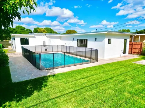 272 E 54th Street Hialeah FL 33013