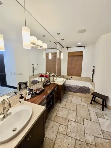 2019 Harbor View Circle Weston FL 33327