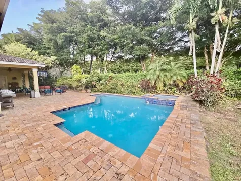 2019 Harbor View Circle Weston FL 33327