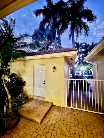 2019 Harbor View Circle Weston FL 33327