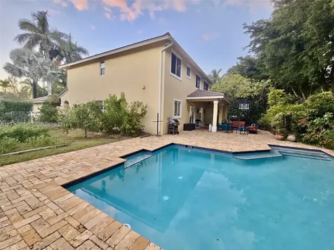 2019 Harbor View Circle Weston FL 33327