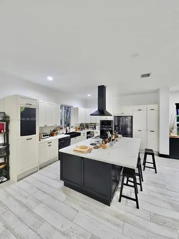 2019 Harbor View Circle Weston FL 33327