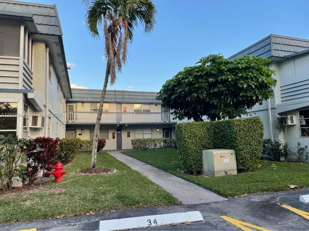 116 Tuscany B Delray Beach FL 33446