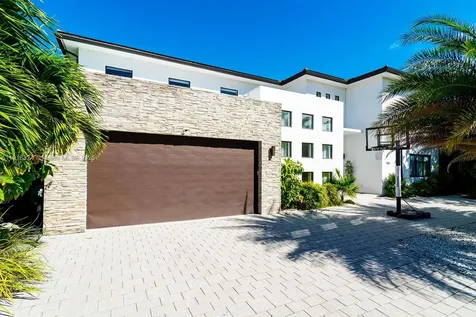 10151 SW 3rd Street Plantation FL 33324