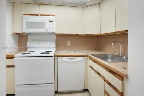 800 West Avenue Miami Beach FL 33139