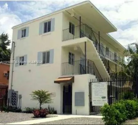3680 Oak Avenue Miami FL 33133