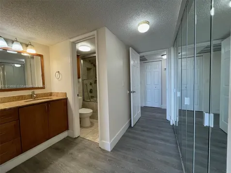 9471 Evergreen Place Davie FL 33324