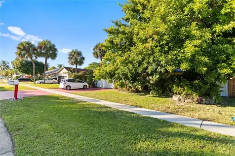 8107 SW 19th Street North Lauderdale FL 33068