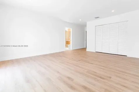 19661 NE 10th Place Miami FL 33179