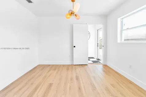 19661 NE 10th Place Miami FL 33179