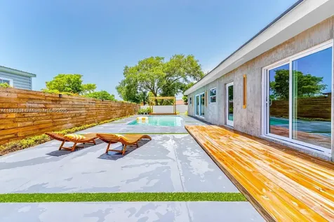 19661 NE 10th Place Miami FL 33179