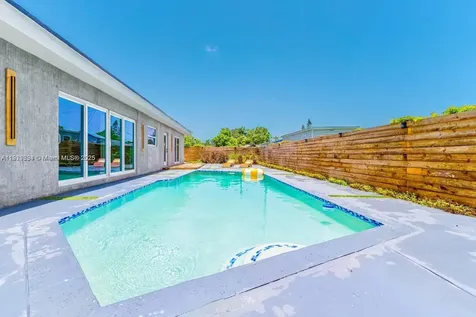 19661 NE 10th Place Miami FL 33179