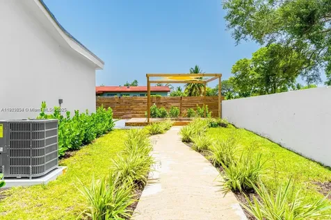 19661 NE 10th Place Miami FL 33179