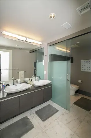 200 Biscayne Boulevard Way Miami FL 33131