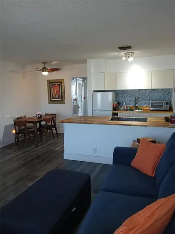 1000 SW 10th Terrace Hallandale Beach FL 33009