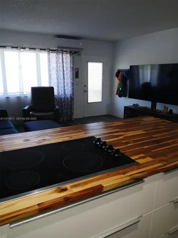 1000 SW 10th Terrace Hallandale Beach FL 33009