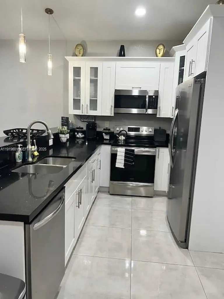 933 NW 2nd Avenue Fort Lauderdale FL 33311
