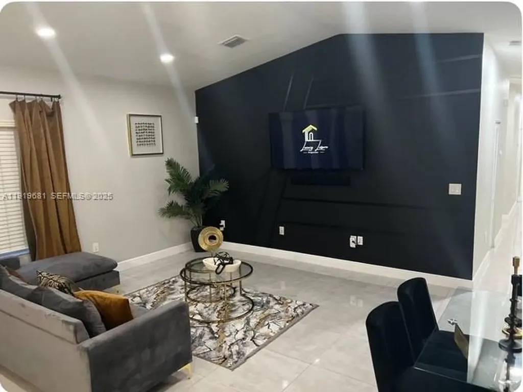 933 NW 2nd Avenue Fort Lauderdale FL 33311