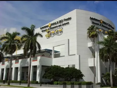 933 NW 2nd Avenue Fort Lauderdale FL 33311