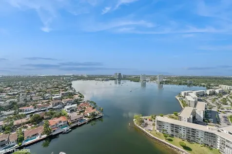 1000 W Island Boulevard Aventura FL 33160