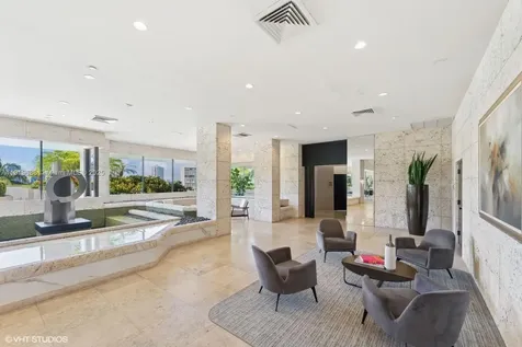 1000 W Island Boulevard Aventura FL 33160