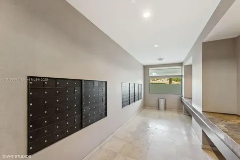 1000 W Island Boulevard Aventura FL 33160