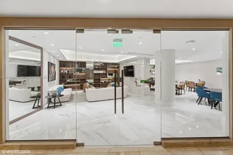1000 W Island Boulevard Aventura FL 33160