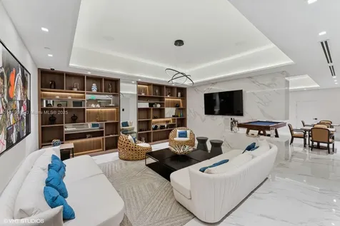 1000 W Island Boulevard Aventura FL 33160