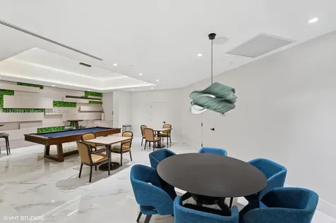1000 W Island Boulevard Aventura FL 33160