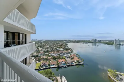 1000 W Island Boulevard Aventura FL 33160
