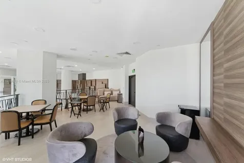 1000 W Island Boulevard Aventura FL 33160