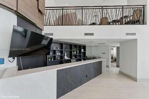 1000 W Island Boulevard Aventura FL 33160