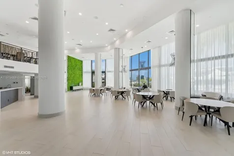 1000 W Island Boulevard Aventura FL 33160