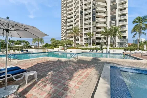 1000 W Island Boulevard Aventura FL 33160