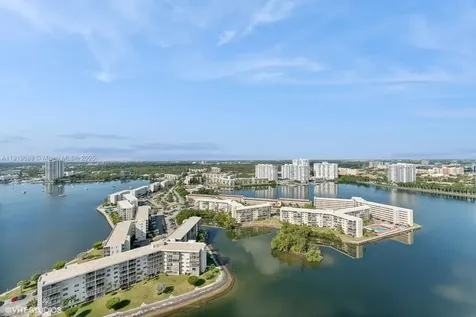 1000 W Island Boulevard Aventura FL 33160