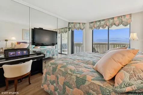 1000 W Island Boulevard Aventura FL 33160