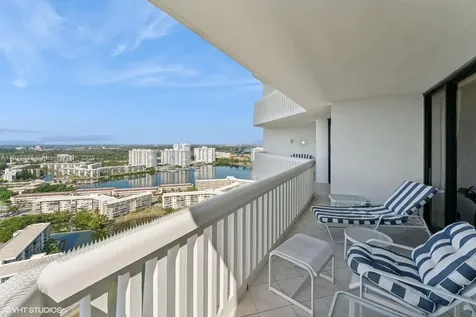 1000 W Island Boulevard Aventura FL 33160