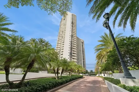 1000 W Island Boulevard Aventura FL 33160