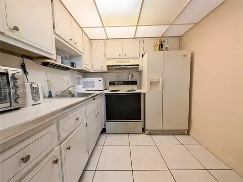 3081 NW 47th Terrace Lauderdale Lakes FL 33313