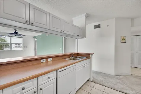17125 N Bay Road Sunny Isles Beach FL 33160