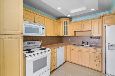 2025 NE 164th Street North Miami Beach FL 33162