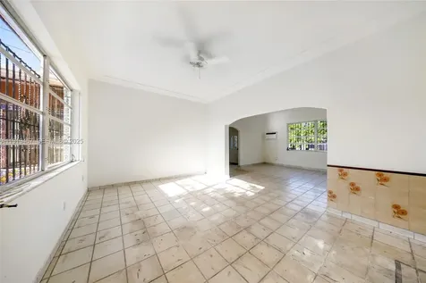 297 Eucalyptus Drive Hialeah FL 33010