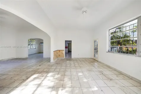 297 Eucalyptus Drive Hialeah FL 33010