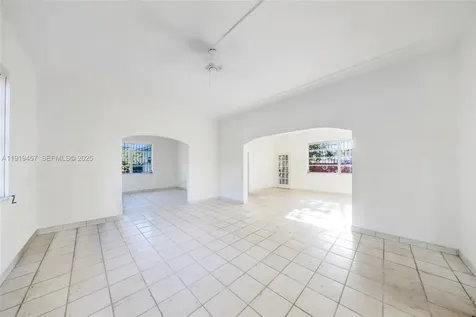 297 Eucalyptus Drive Hialeah FL 33010