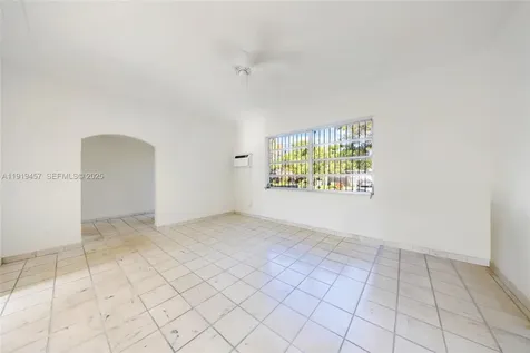 297 Eucalyptus Drive Hialeah FL 33010