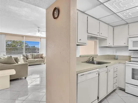 5102 NW 36th Street Lauderdale Lakes FL 33319
