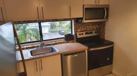 17021 N Bay Road Sunny Isles Beach FL 33160