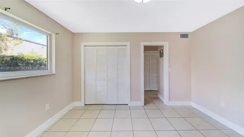 592 NE 150th Street Miami FL 33161