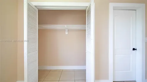 592 NE 150th Street Miami FL 33161