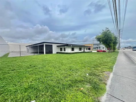 4301 NW 72nd Avenue Miami FL 33166